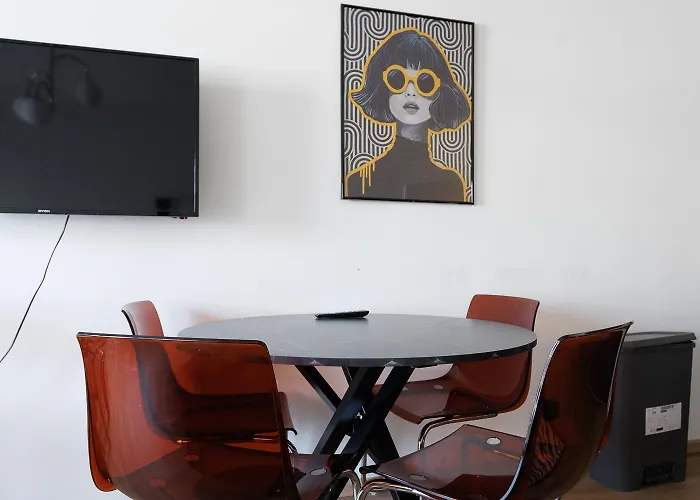 Appartement Modern With Balcony Near Station