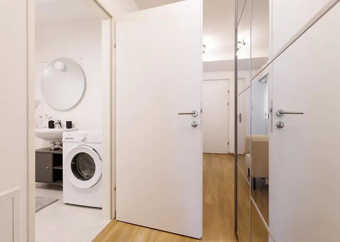 Modern With Balcony Near Station * Wenen