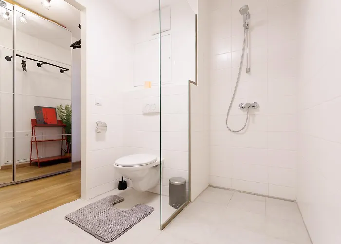 Modern With Balcony Near Station *