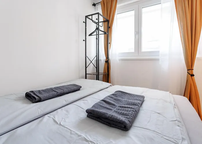 Modern With Balcony Near Station Appartement *